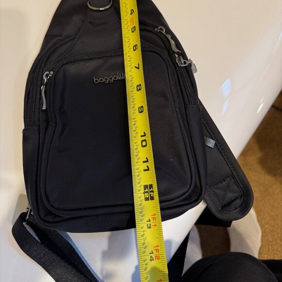 BLACK BAGGALLINI CROSSBODY SLING BAG - Picture 6 of 7